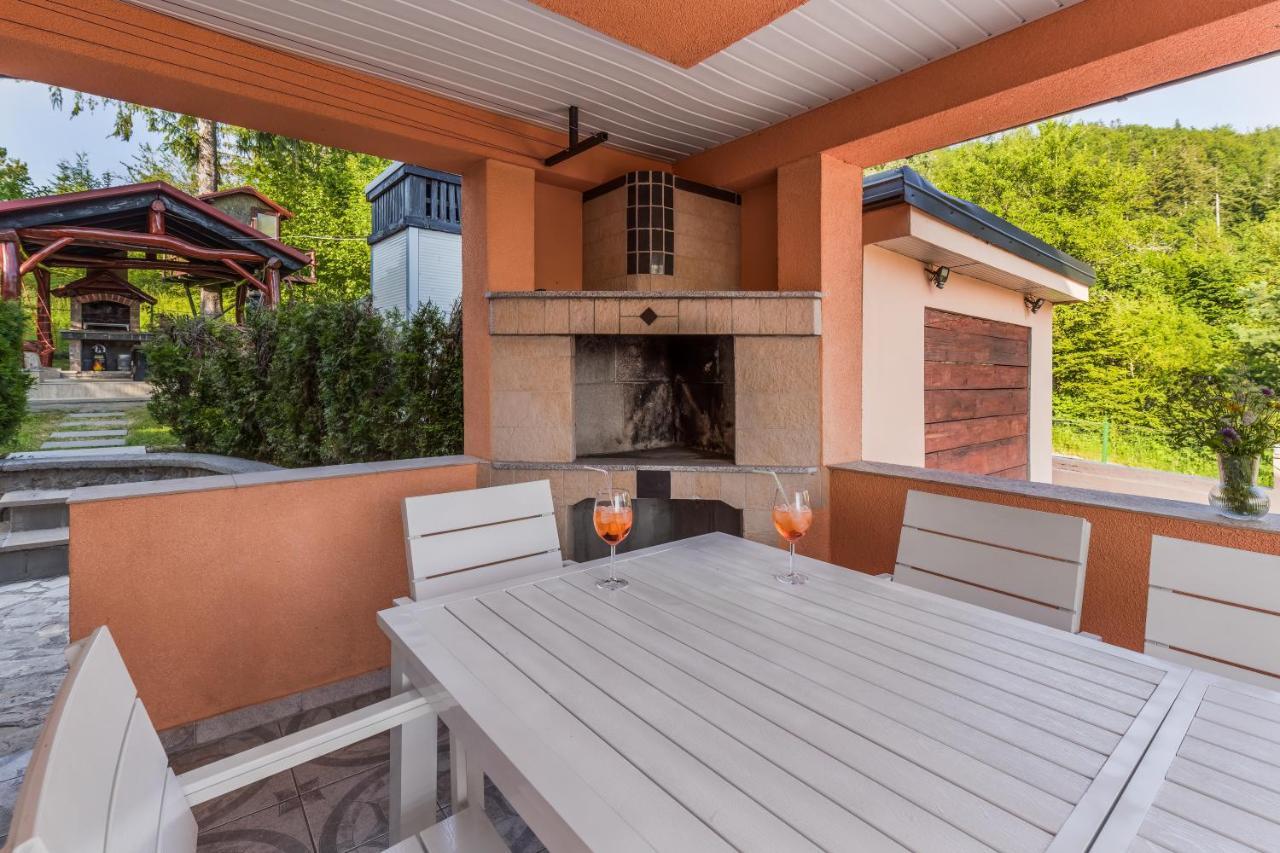 Villa Tratea - With A Heated Pool Tomici Exterior photo