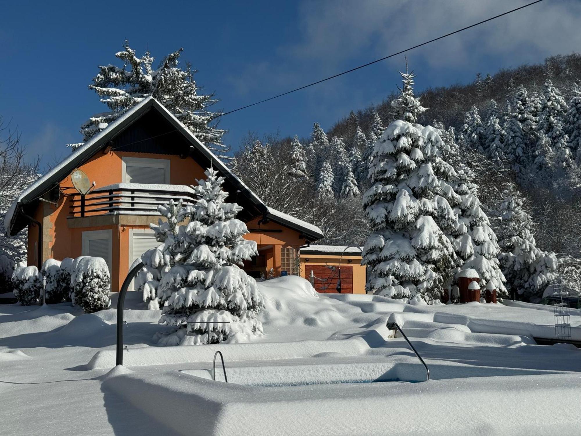 Villa Tratea - With A Heated Pool Tomici Exterior photo